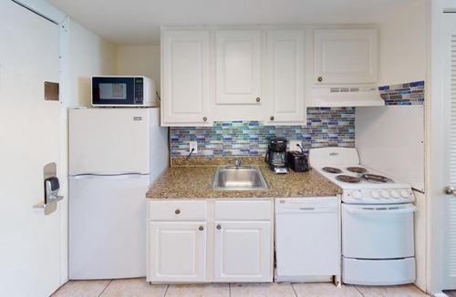 Myrtle Beach Apartment | Willow Bay 705 Oceanfront Suite, Renovated Spring 2023 desirable Golden Mile Location