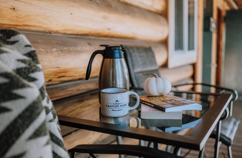 Red Deer River Crossing Cabin | Willow Cabin: Relaxing Mountain Escape | Sleeps 4