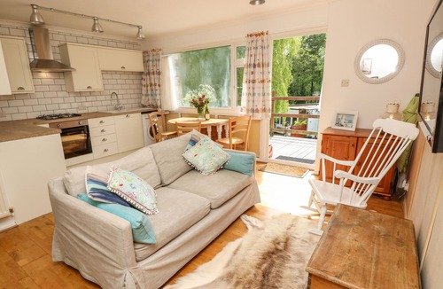 Cowes Cottage | Willow Cabin