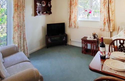 Chesterfield House | Willow Cottage