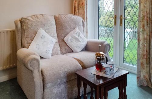 Chesterfield House | Willow Cottage