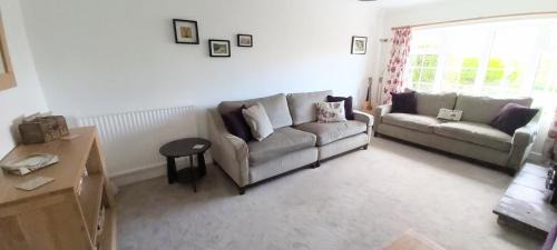 Northallerton Apartment | Willow Cottage 3 bed, cosy stopover, dogs welcome