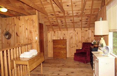 North Sebago Cottage | Willow Cottage-Private Beach-Pets Welcome - Round Table Lodge, Sebago, Maine