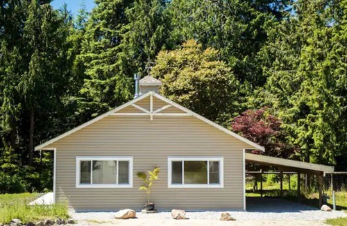 Roberts Creek Cottage | Willow Cottage, Sunshine Coast