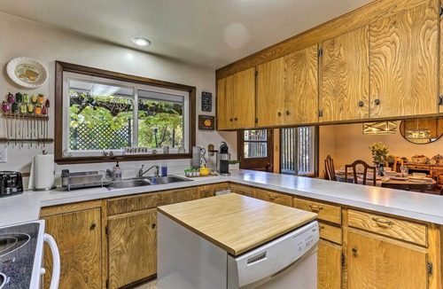 Willow Creek House | Willow Creek Hideaway w/Deck, 1 Mi to River!
