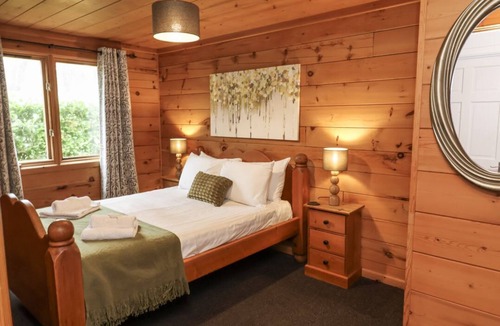 Bridgetown Cabin | Willow in Dolton, Devon. 3 bed