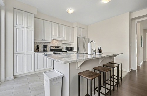 Whitby House | Willow Nest - 5 Beds, 2.5 Baths, 3 Park, Backyard, Thermea Spa