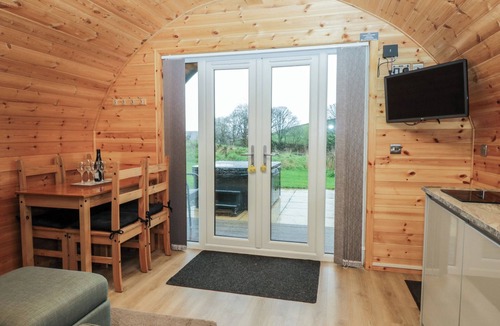 Newland Near Ulverston Cottage | WILLOW, pet friendly, with hot tub in Ulverston
