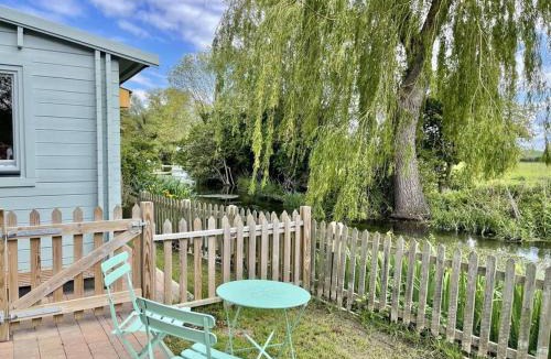 Littlebourne House | Willow Tree Lodge - Cosy lodge in the heart of the Kent countryside