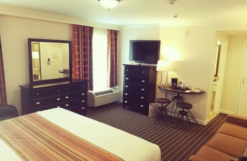 West Orange Hotel | Wilshire Grand Hotel. Cozy Stay with Gym