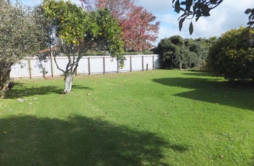 Whitianga House | Wind down on White - 3 Bedroom -big Back yard
