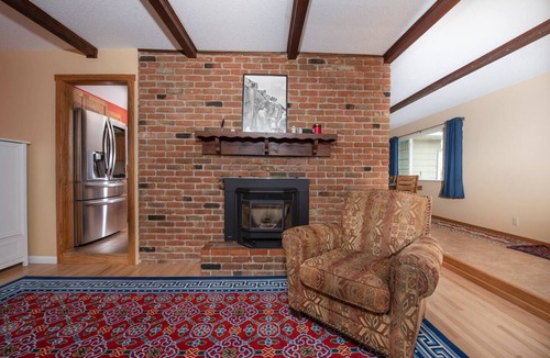 Lander House | Wind River Place- Mountain views, Spring Season!