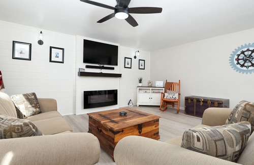 South Bruce Peninsula Cottage | Wind Swept Pines Newly renovated, close to water 3 bedroom cottage