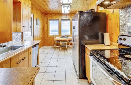 Downtown Cannon Beach House | Windjammer - Beach Access!