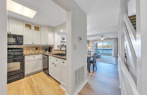 North Shore House | Windlass on Waters edge