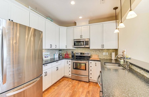 Westland House | Windmill Point' Home: Steps to Beach & Pier!