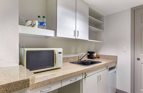 Surprise Original Townsite Hotel | Windmill Suites Surprise - Phoenix, an Ascend Collection Hotel