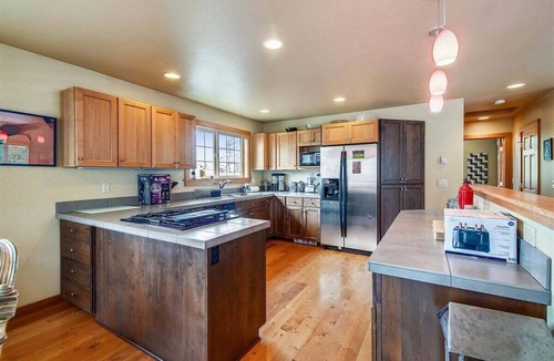 Downtown Cannon Beach House | Windrush - Close to Beach & Downtown!