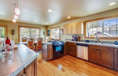 Downtown Cannon Beach House | Windrush - Close to Beach & Downtown!