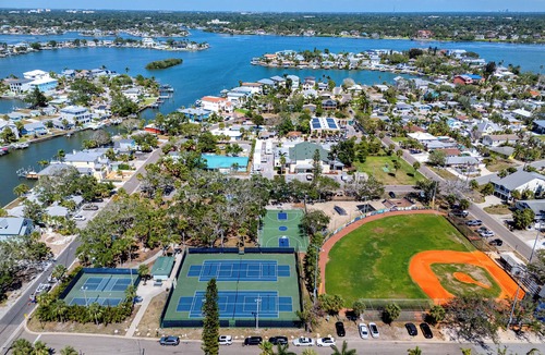 Indian Rocks Beach House | Windrush Waterfront Townhome Pool