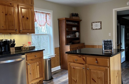 Chalet Village House | WINDSONG! Peaceful, Quiet Cabin Bordering Nat. Park Near Downtown Gatlinburg