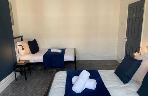 Gateshead Apartment | Windsor 4 - Spacious beautiful 4 bdrm maisonette nr Ncle free wifi free parking