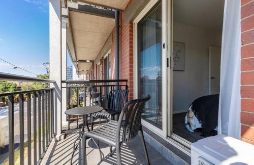 Windsor Apartment | Windsor Base - Steps to Shopping, Dining & Nightlife