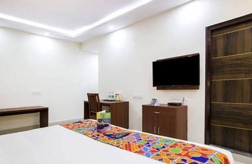 Shanthala Nagar Hotel | Windsor Castle Inn with parking