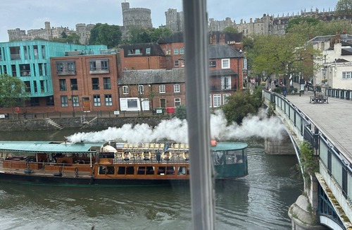 Eton Apartment | Windsor Castle panoramic views. Stay in the heart of Royal history