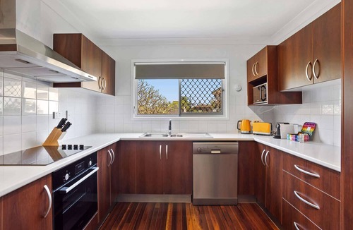 Windsor Apartment | Windsor Cosy 2-Bedroom Unit in Quiet Neighborhood