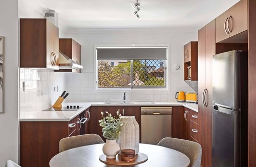 Windsor Apartment | Windsor Cosy 2-Bedroom Unit in Quiet Neighborhood