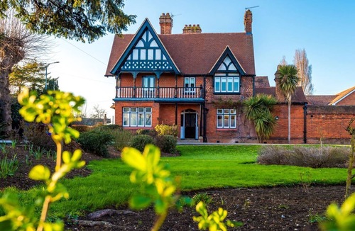 Old Windsor Villa | Windsor Lion - Four Bedroom Villa, Sleeps 9