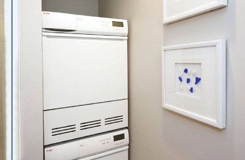 Osprey Village Apartment | Windsor Lodge Unit 10, Studio, close to the beaches, pool access
