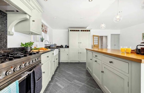 Olton House | Windsor Manor: Luxury 5-bed Retreat in Solihull