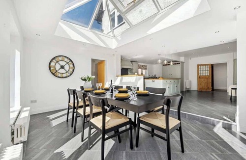 Olton House | Windsor Manor: Luxury 5-bed Retreat in Solihull