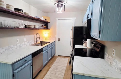Windsor House | Windsor Wanderer | Walk to Parks, Pool, Downtown