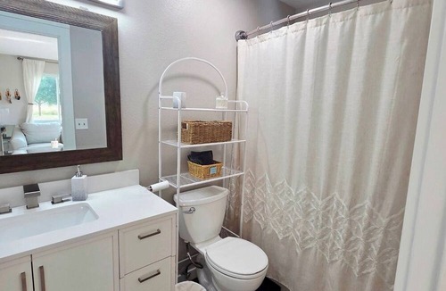 Windsor House | Windsor Wanderer | Walk to Parks, Pool, Downtown