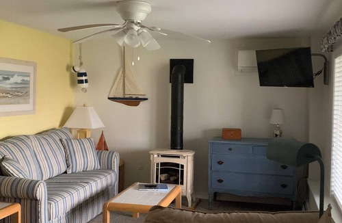York Harbor Apartment | Windswept-An adorable apartment across from the beach
