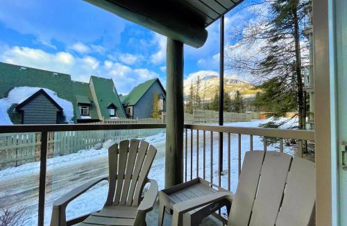 Canmore Apartment | Windtower Lodge FullKitchen-Kingbed Suite-MntView-UGParking-Walk2DT