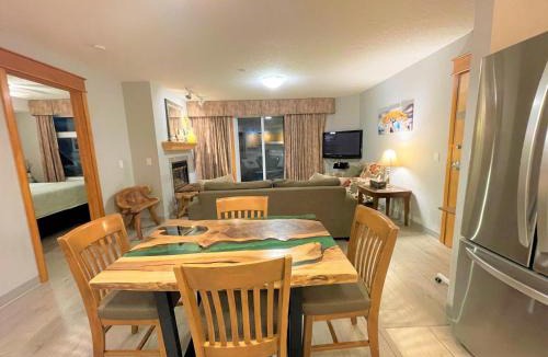 Canmore Apartment | Windtower Lodge FullKitchen-Kingbed Suite-MntView-UGParking-Walk2DT