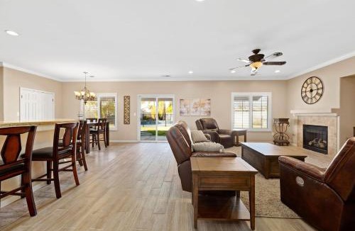 Greenacres House | Windward Bay Executive 3BR Office Home Pool
