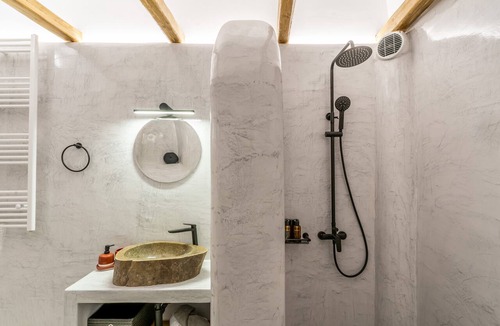 Pyrgos House | Wine and Yard Caves