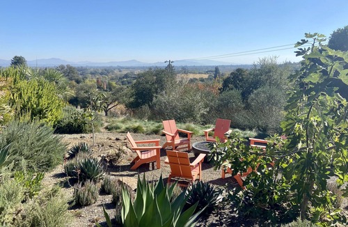 Freestone House | Wine Country Guest Cottage with Vineyard Views and Gardens