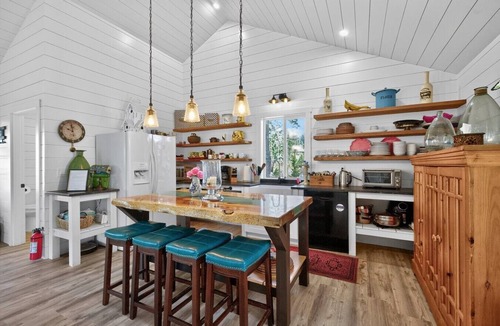 Far West Cottage | Wine Country Horse Farm Cabin Near Wineries!