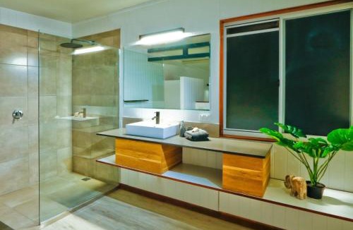 Agnes Water Ski Chalet | Wine Down