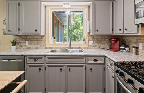 Fennville House | Wine Down Cottage - Near Wineries, Large Backyard
