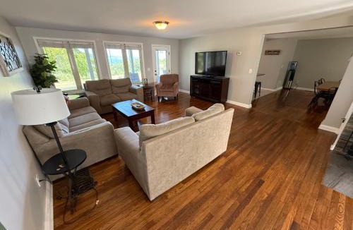 Hammondsport House | Wine Down