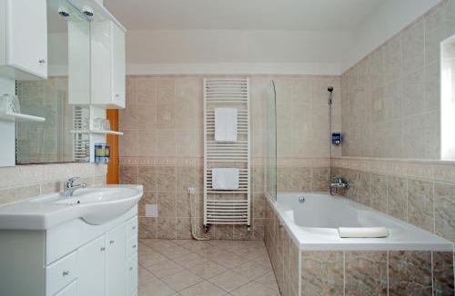 Prague 12 House | Wine Pension Prague