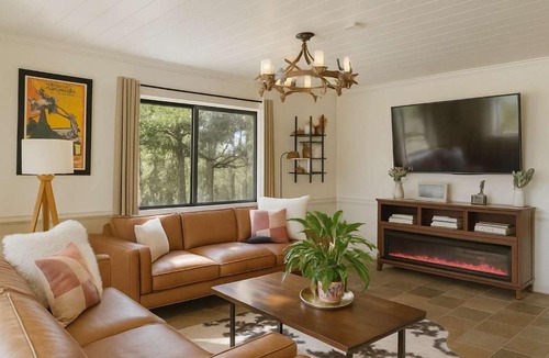 Glen Ellen House | WineCountry Retreat with Casita Bocce & Sunset Views
