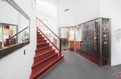 Sunset Ridge House | WineDown